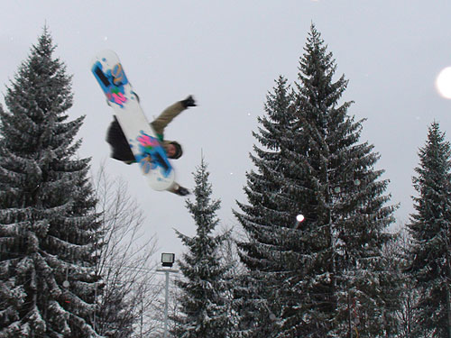 Foto Try to Fly - partia Roata - Cavnic - concurs snowboard (c) eMaramures.ro